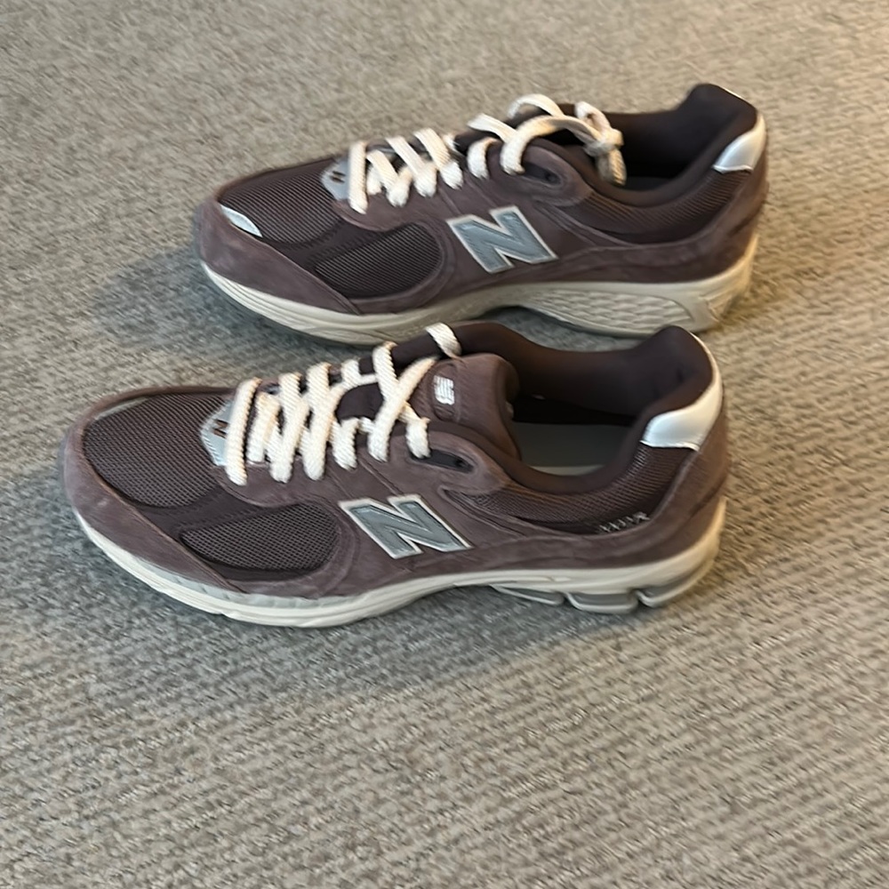 NEW - New Balance 2002r sneakers 10.5
